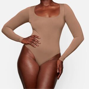 Skims Essential Long Sleeve Scoop Neck Bodysuit Sienna